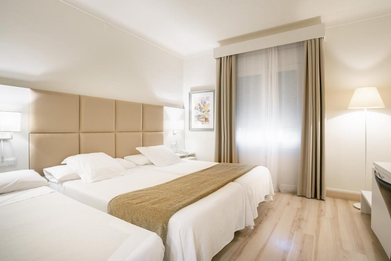 Hotel Pirineos Figueres By Pierre & Vacances Exterior foto