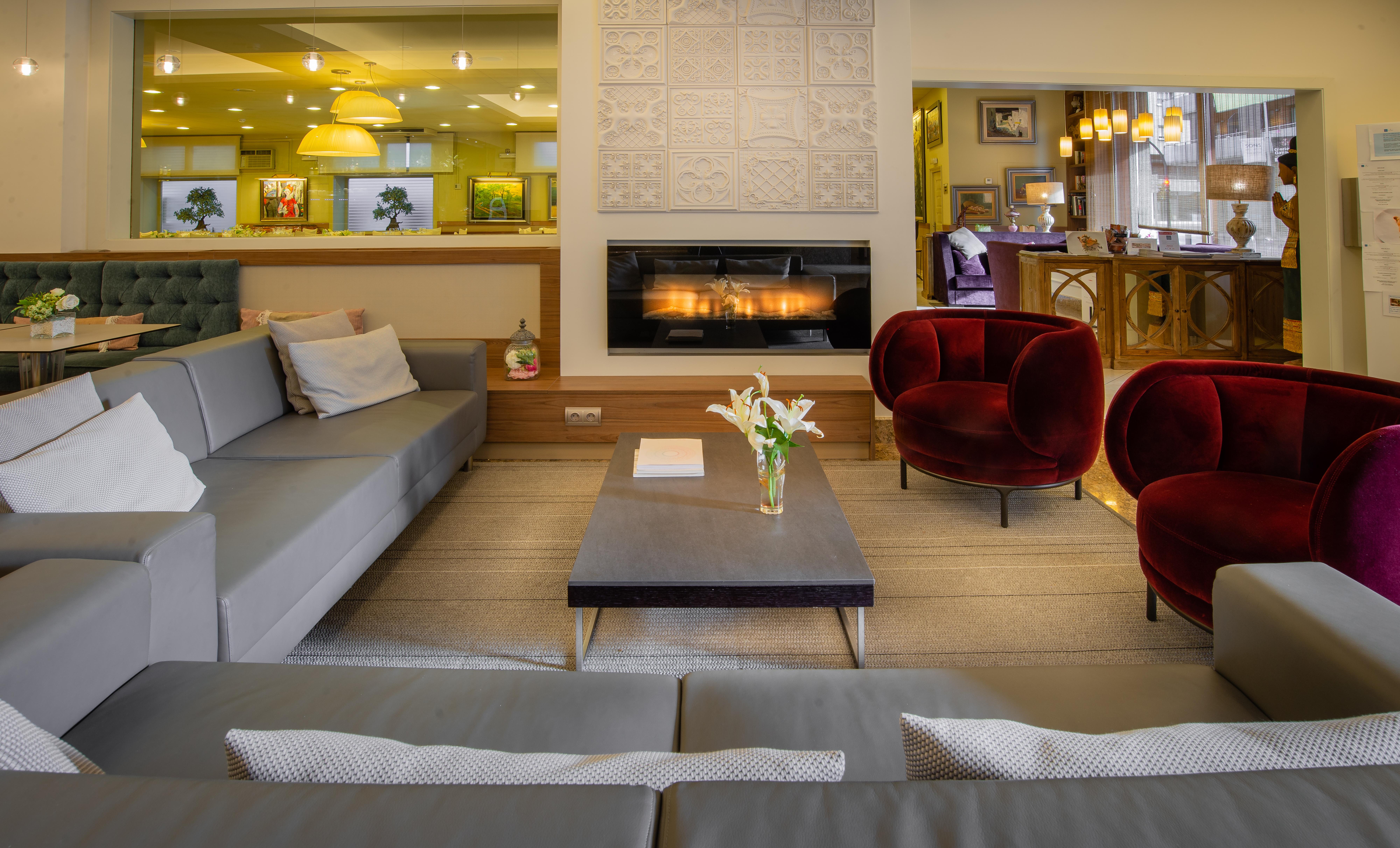 Hotel Pirineos Figueres By Pierre & Vacances Exterior foto