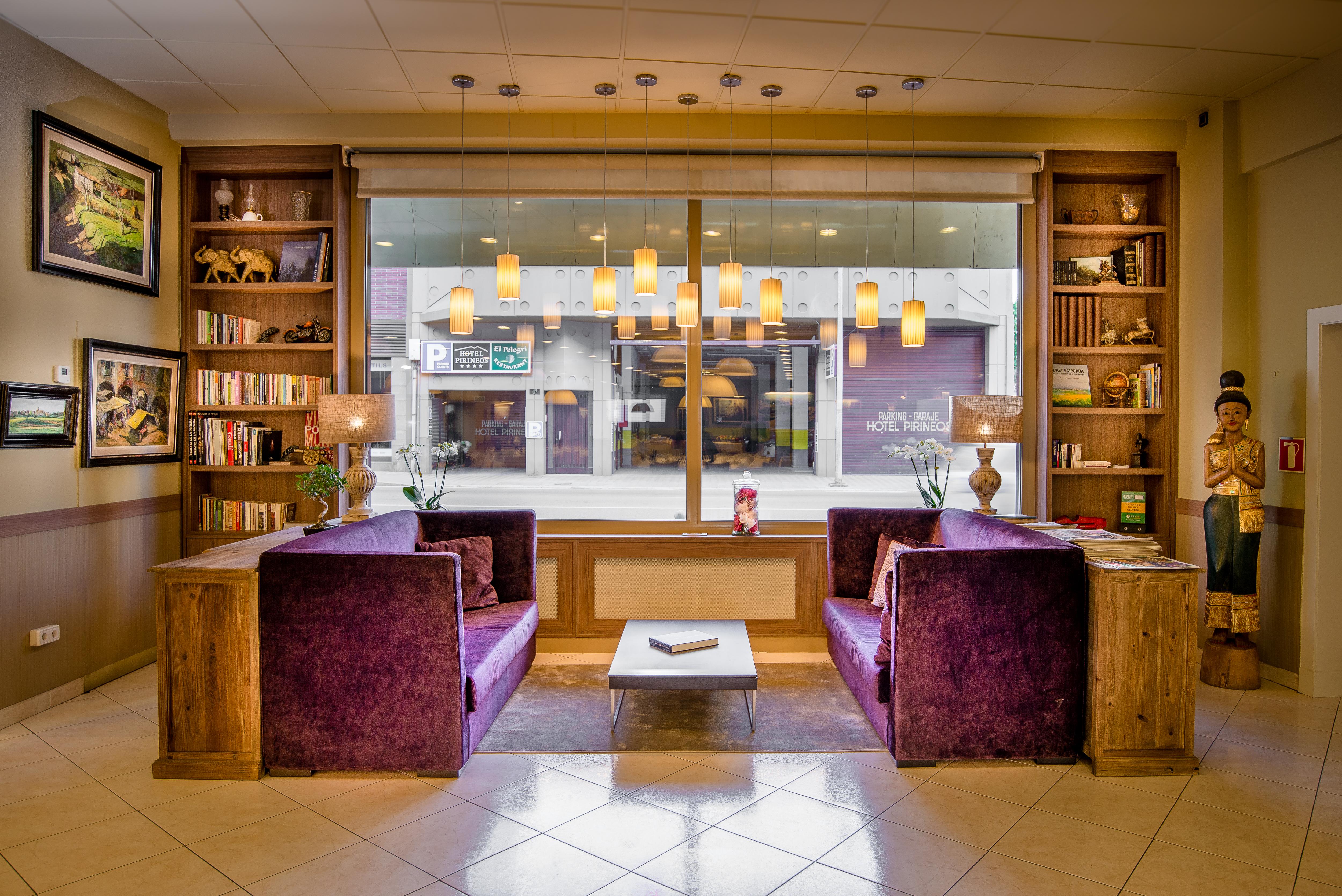 Hotel Pirineos Figueres By Pierre & Vacances Exterior foto